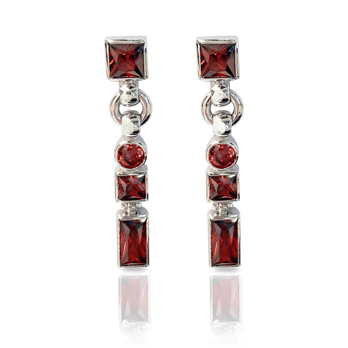 EARRINGS WITH GARNETS